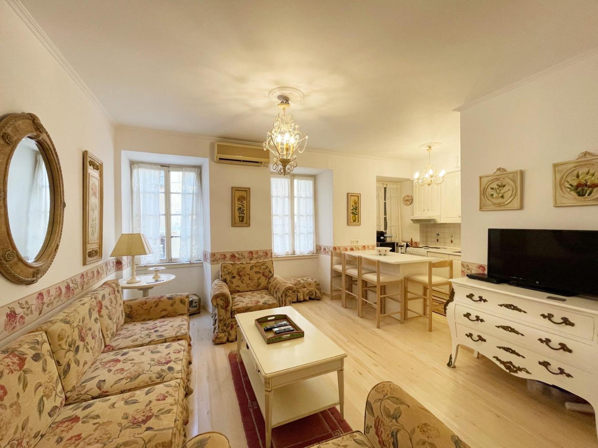 Flora In Nafplia Apartment นาฟปลิโอ ภายนอก รูปภาพ