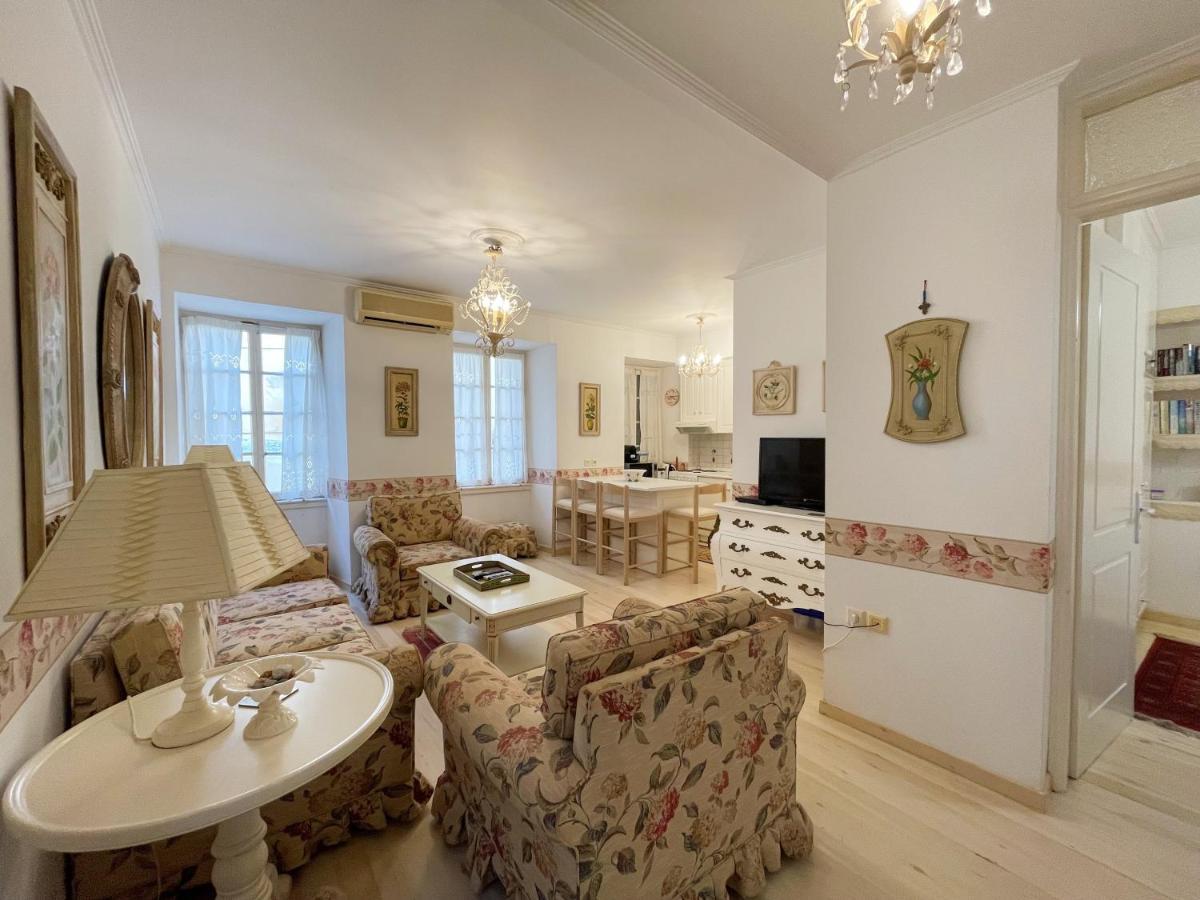 Flora In Nafplia Apartment นาฟปลิโอ ภายนอก รูปภาพ