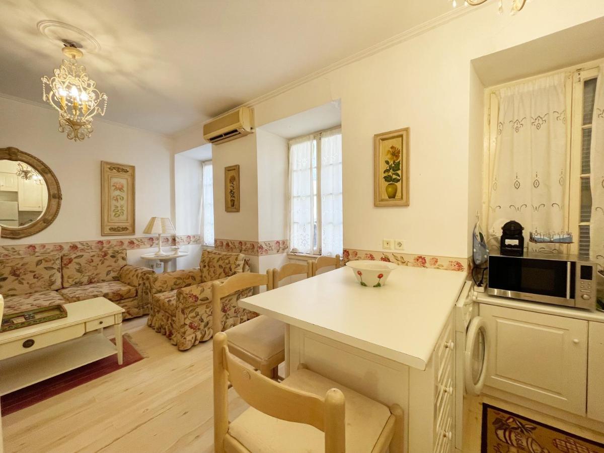 Flora In Nafplia Apartment นาฟปลิโอ ภายนอก รูปภาพ