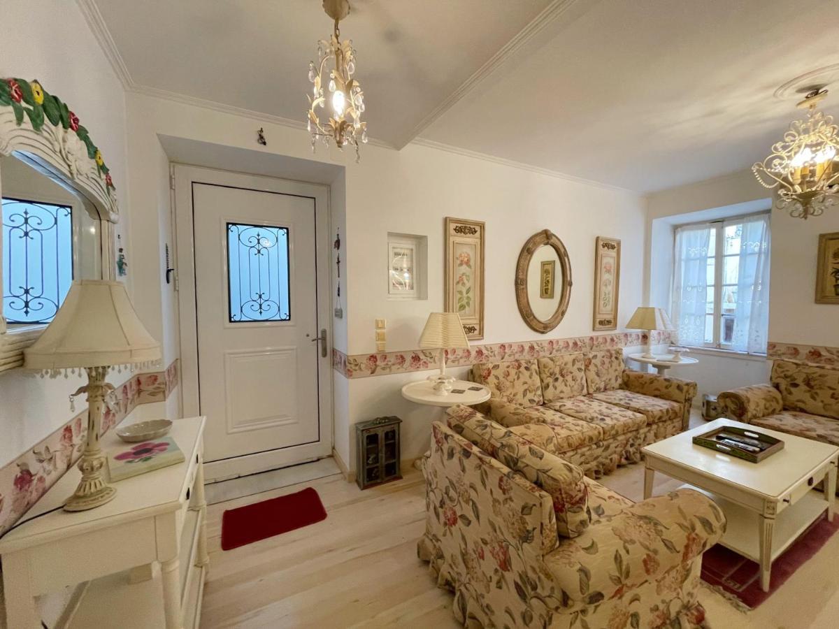 Flora In Nafplia Apartment นาฟปลิโอ ภายนอก รูปภาพ